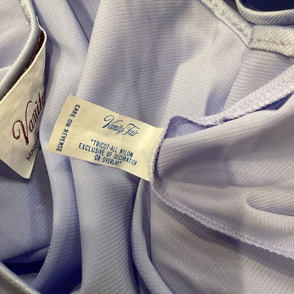 Vintage Vanity Fair Periwinkle Sleep gown USA Floral M - Picture 8 of 11